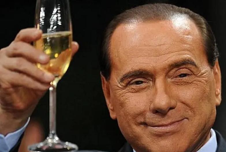 &laquo;Ciao ragazzi, eccomi qua&raquo;. Da Berlusconi a Renzi, i politici sbarcano su Tik Tok