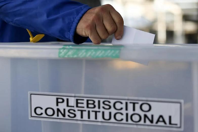 Cile alle urne: un S&igrave; alla nuova Costituzione per dire addio a Pinochet