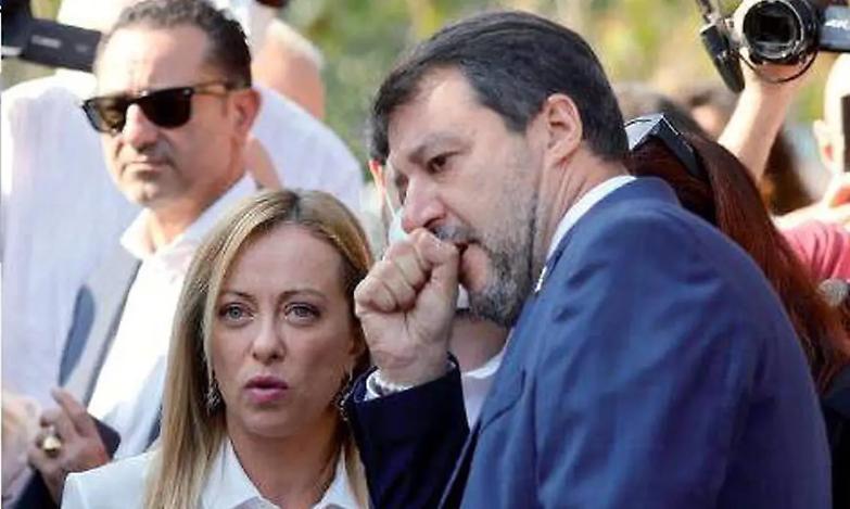 Salvini: &laquo;Rivediamo le sanzioni alla Russia&raquo;. Ma Meloni lo gela