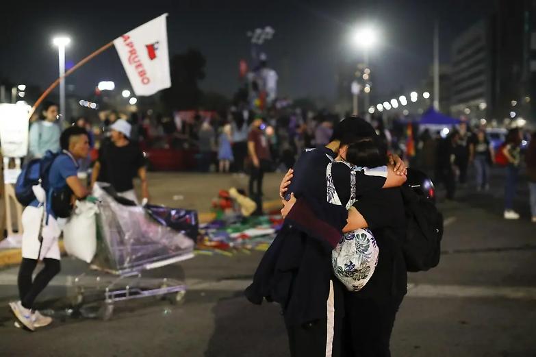 Il Cile dice no alla nuova Costituzione: resta il testo di Pinochet