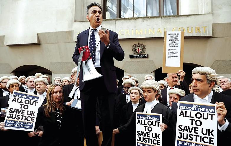 &laquo;La professione forense non si svende&raquo; Gli avvocati inglesi incrociano le braccia