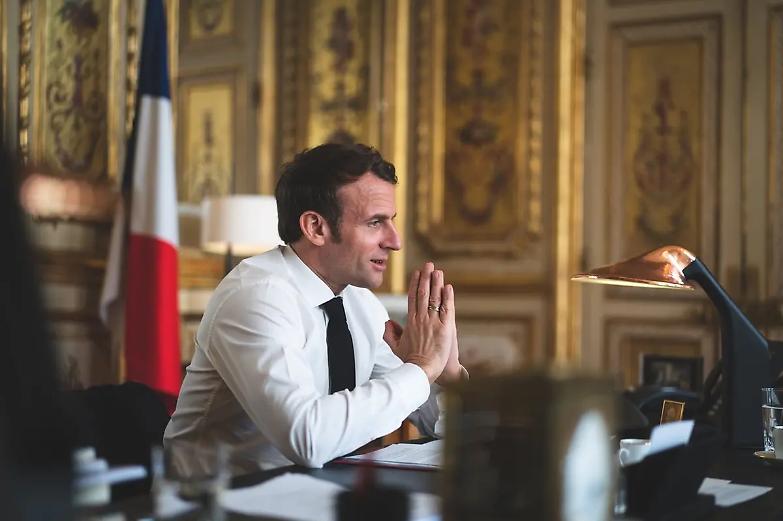 L'appello di Macron a Putin: &laquo;Fermi la guerra e avvii i negoziati&raquo;