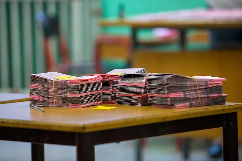 Urne aperte, oggi si vota tra exit poll e sondaggi clandestini