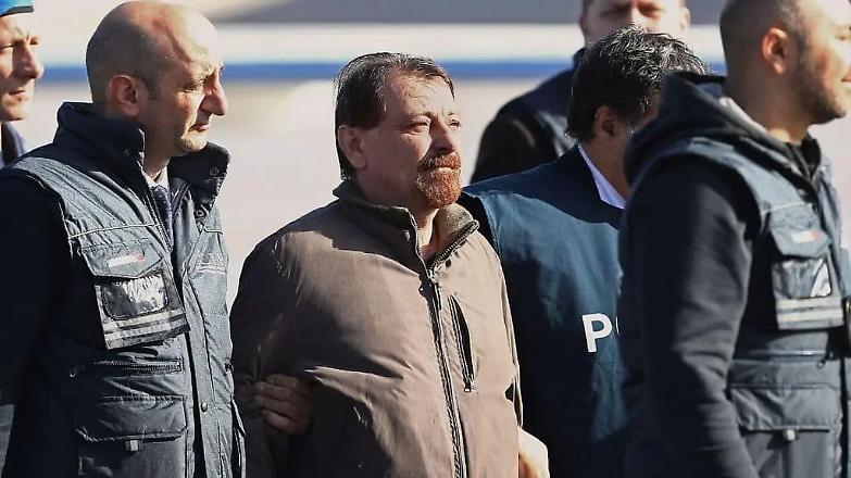 Cesare Battisti diventa &ldquo;detenuto&rdquo; comune, FdI contro il Dap: &laquo;Vergogna&raquo;