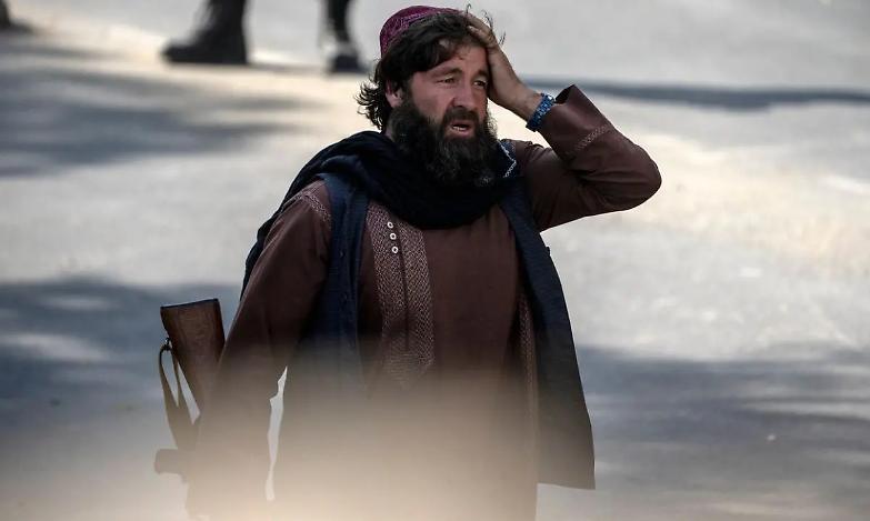 Kabul, kamikaze si fa esplodere in una scuola: 32 morti nell'area di Dashti Barchi