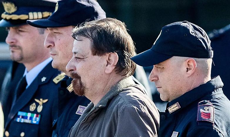 Fratelli d'Italia s&rsquo;infuria ma Cesare Battisti declassificato fa parte delle regole