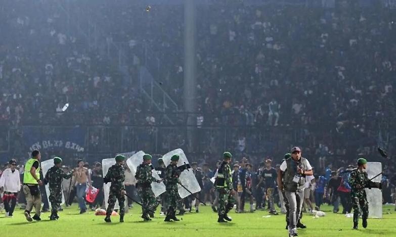 Indonesia sotto shock, scontri allo stadio: almeno 174 vittime