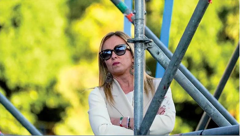 Altro che &ldquo;dama nera&rdquo;. Tutti i colori ( e le sfumature) della futura premier