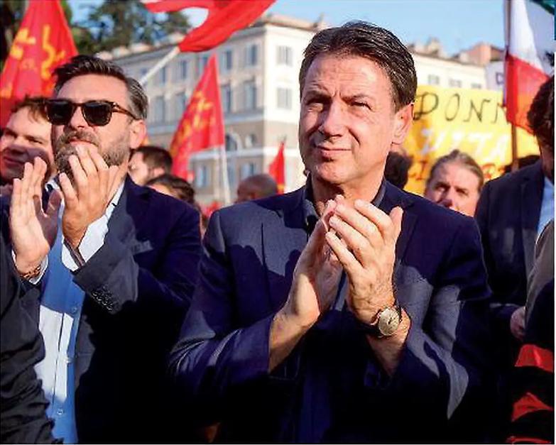 Scontro dem- 5s Le piazze pacifiste dividono ancora il centrosinistra