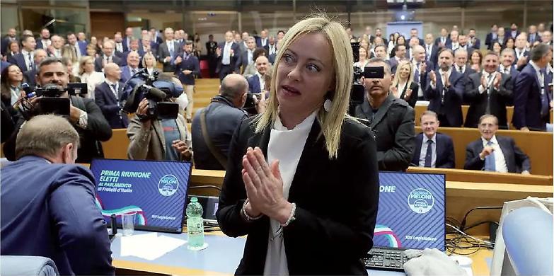 Il Cav non cede sulla linea Ronzulli E intanto la stampa la mette alla gogna