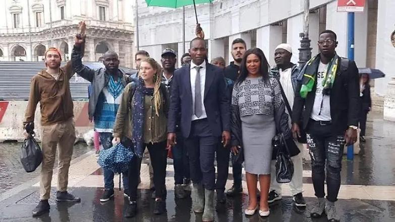 Il fango sugli stivali di Aboubakar Soumahoro far&agrave; ritrovare la giusta via al Parlamento