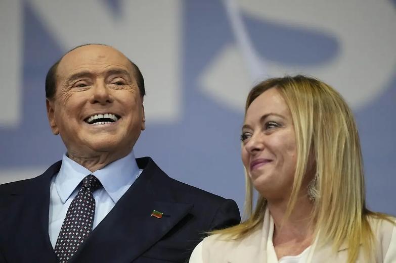 Meloni a Berlusconi: &laquo;Nei suoi appunti manca una cosa: non sono ricattabile&raquo;
