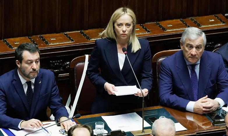 Governo Meloni, la premier alla Camera per il primo discorso-manifesto. Le frasi: &laquo;Mai avuto simpatie per il fascismo&raquo; | &laquo;Non cederemo ai ricatti di Putin&raquo;. E menziona anche Giovanni Paolo II - LA DIRETTA