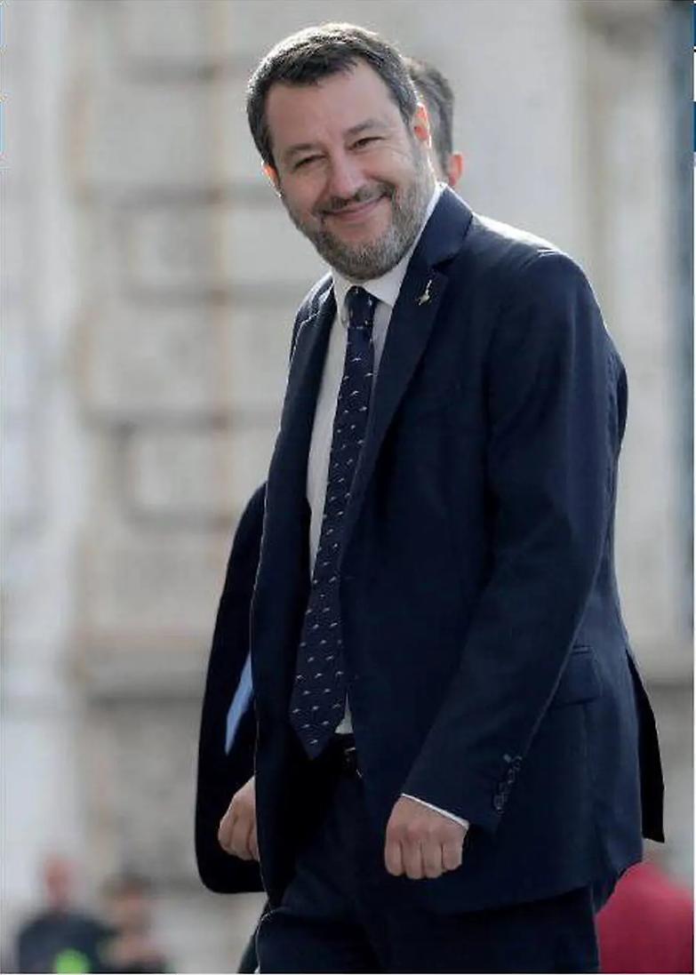 Salvini gi&agrave; presidia i porti e prepara la nuova battaglia contro migranti e Ong