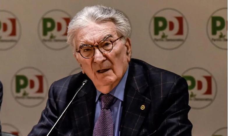 Pasquino: &laquo;Il reintegro dei medici no vax &egrave; uno scandalo&raquo;