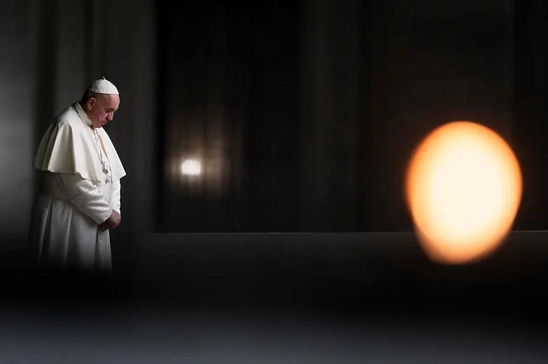 Il Papa: &laquo;La vita va salvata in mare. E il Mediterraneo &egrave; un cimitero&raquo;