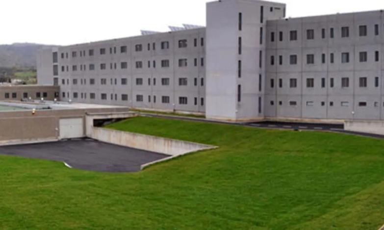 Reggio Calabria, detenuto di 21 anni suicida in carcere: era accusato di aver violentato una 88enne