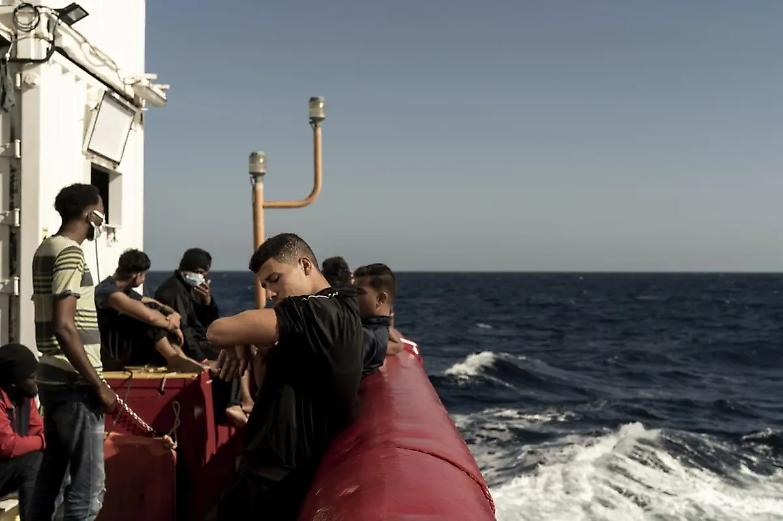 Migranti, Ocean Viking domani a Tolone. Scontro con Parigi: "Stop all'accordo con Roma"