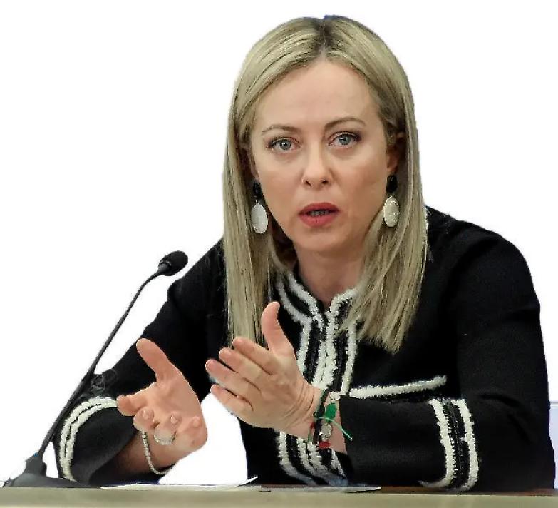 Su Kherson sventola la bandiera Ucraina e Mosca ammette il ritiro