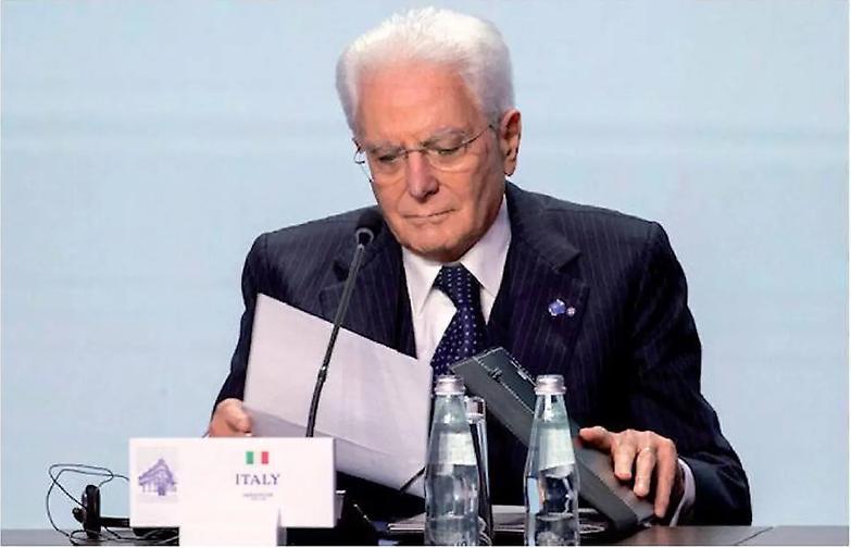 Mattarella tesse in Europa quella tela che qualcuno prova a disfare a Roma