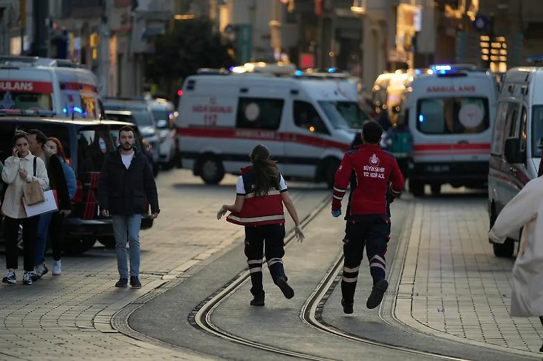 Bomba in centro a Istanbul: 6 morti e 81 feriti. &laquo;Atto terroristico di una donna kamikaze&raquo;