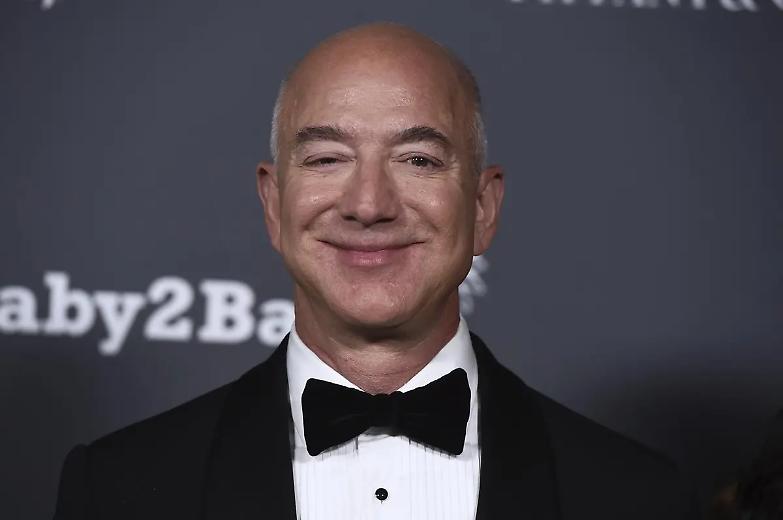 La promessa di Bezos: dar&agrave; in beneficienza 124 miliardi di dollari