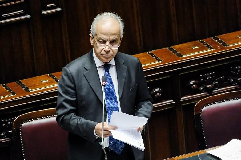 Migranti e Ong, il governo conferma la linea dura