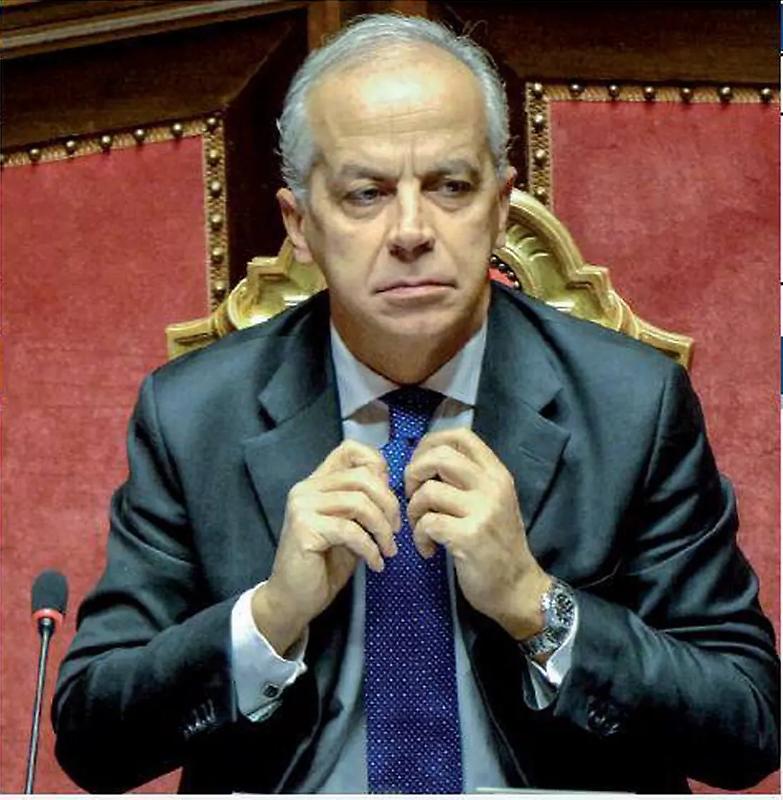 Migranti, linea dura del governo &laquo;Illegalmente non si entra&raquo;