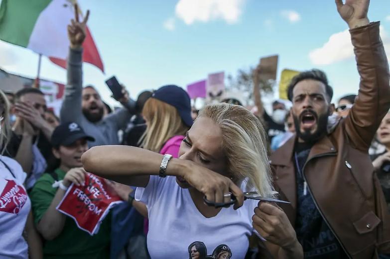 Vi racconto la rivolta delle donne iraniane. E non &egrave; che un debutto
