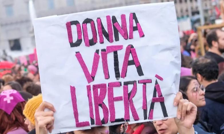 Attivista italiana fermata a Istanbul, verso l'espulsione dalla Turchia