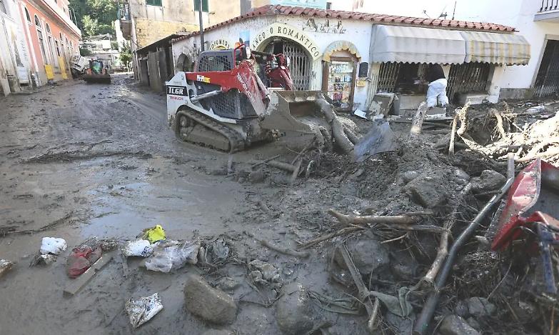 Casamicciola: sette corpi recuperati dal fango. Si indaga per disastro colposo
