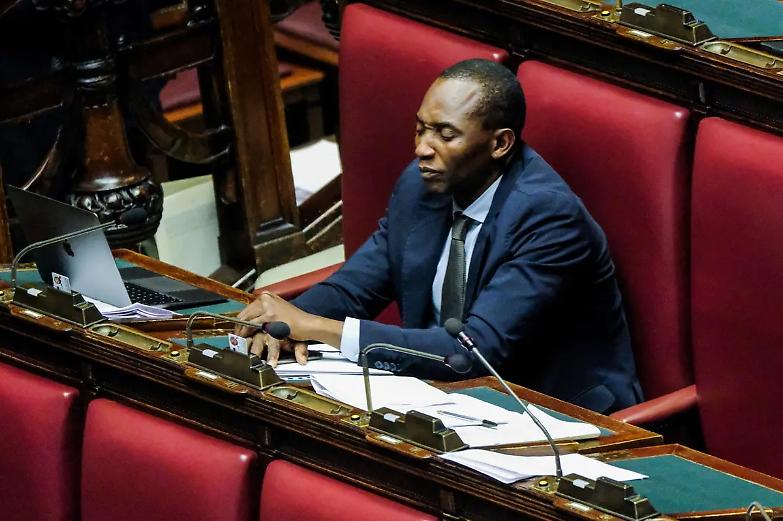 Da icona a reietto: la giustizia proletaria contro Soumahoro