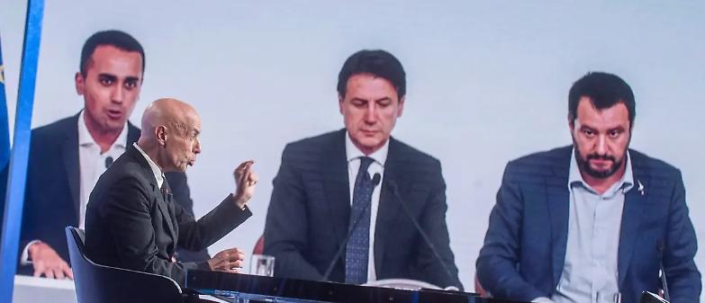 Migranti: Salvini, Minniti e Mogherini denunciati all'Aja per "crimini contro l'umanit&agrave;"