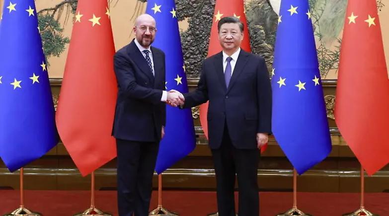 Pressing dell'Ue su Mosca, Michel vola da Xi: "Ha assicurato che la Cina non d&agrave; armi alla Russia"