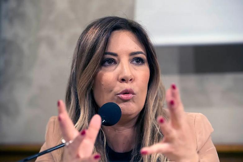 Caso Soumahoro, Lucarelli: &laquo;Suocera difesa dall'ex avvocato di Priebke&raquo;. E Borr&egrave; annuncia una querela