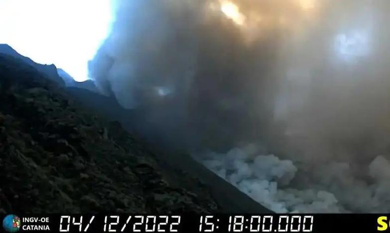 Il vulcano Stromboli ora preoccupa, scatta l'allerta arancione VIDEO