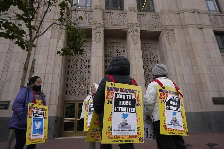 Black list, licenziamenti e dormitori per i dipendenti. La twitter-story &egrave; sempre pi&ugrave; gringe