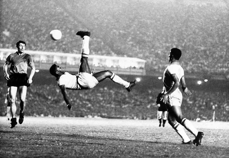 Pel&egrave;, un alieno che veniva dal futuro: imparagonabile