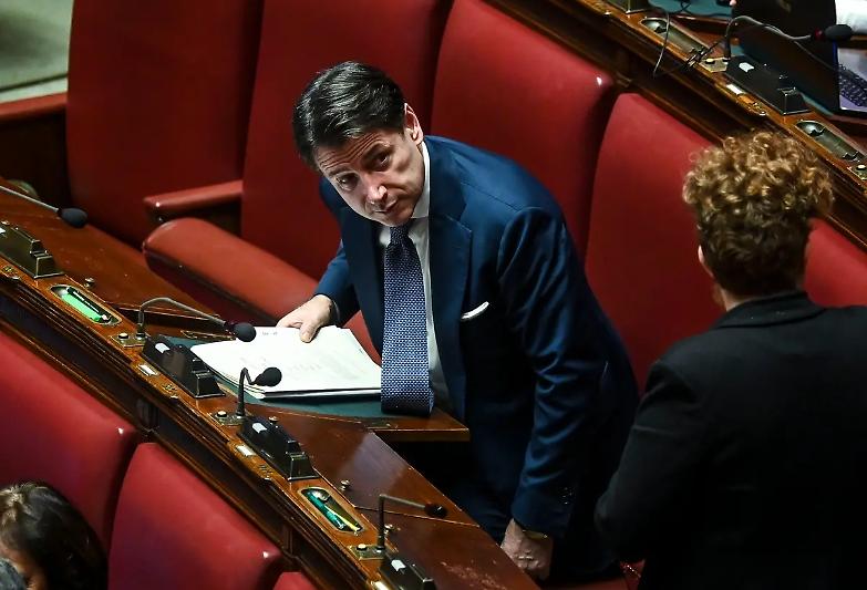 Bufera su Conte in vacanza a Cortina: &ldquo;Fa il paladino dei poveri &egrave; poi va in albergo a 5 stelle&rdquo;