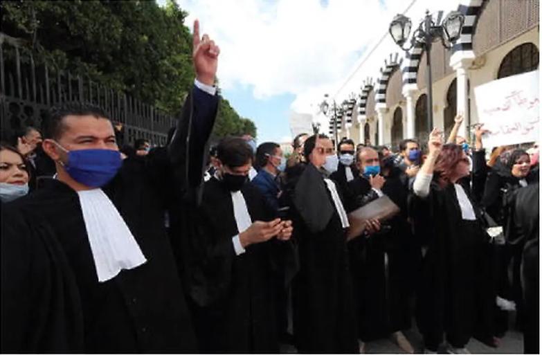 Tunisia avvocati in piazza per la Giornata della rabbia: &laquo;A rischio diritti e libert&agrave;&raquo;