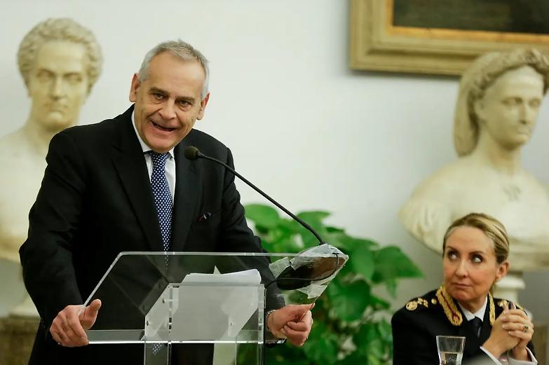 Il capo della Polizia Giannini: &laquo;Tifosi di Napoli e Roma responsabili di fatti gravi&raquo;