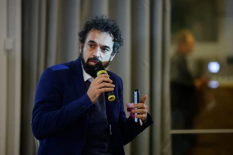 Giarrusso torna in campo con i dem: &ldquo;Credo in Bonaccini&rdquo;