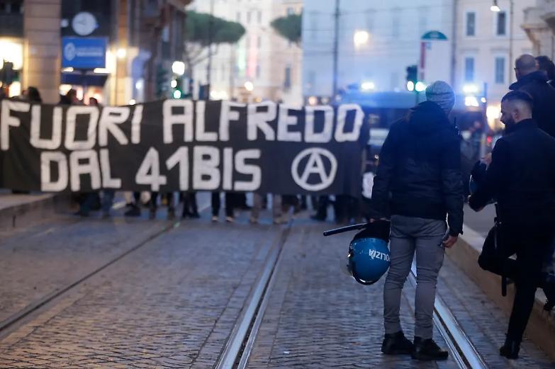 Cospito non d&agrave; ordini a nessuno, la &ldquo;fermezza&rdquo; &egrave; un fantasma del passato