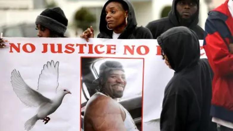 &laquo;Polizia assassina&raquo;: l&rsquo;omicidio di Lowe scuote l&rsquo;America