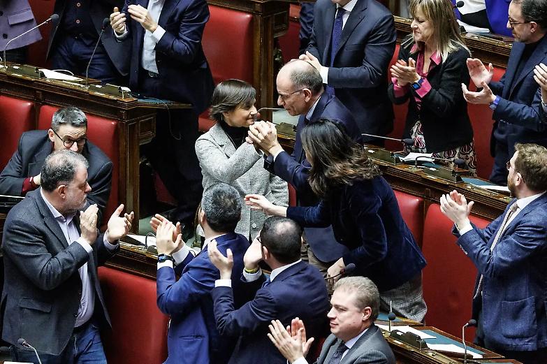 Cari dem, basta giocare con il caso Cospito in pieno clima congressuale