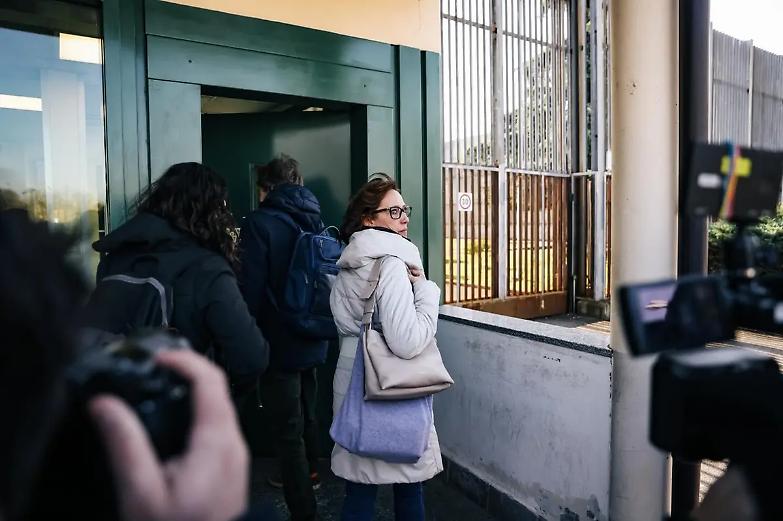 Ilaria Cucchi da Cospito in carcere: &ldquo;Le sue condizioni sono a dir poco allarmanti&rdquo;