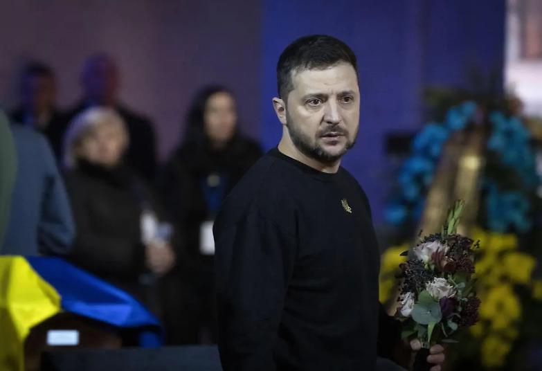 Festival di Sanremo, salta il video messaggio di Zelensky. Amadeus legger&agrave; un testo del presidente ucraino. La Rai: &laquo;Nessuna censura&raquo;
