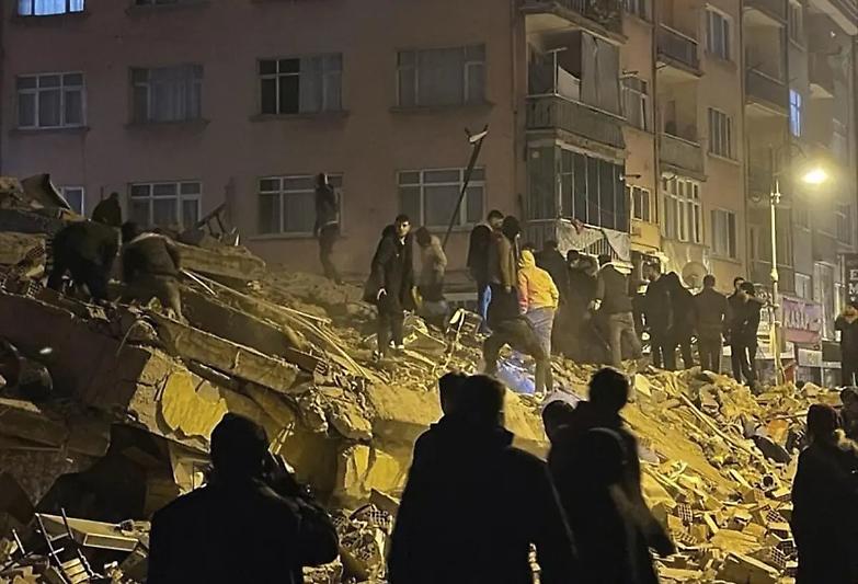 Terremoto in Turchia, secondo gli americani i morti potrebbero essere almeno 10mila