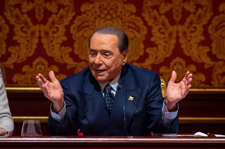 Tra fedelt&agrave; alla coalizione e disagio sulla giustizia. Il caso Cospito mette in allarme Berlusconi