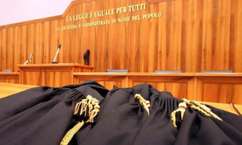 Uccise il marito, condannata a 30 anni di carcere va ai domiciliari perch&eacute; &egrave; mamma di un bimbo